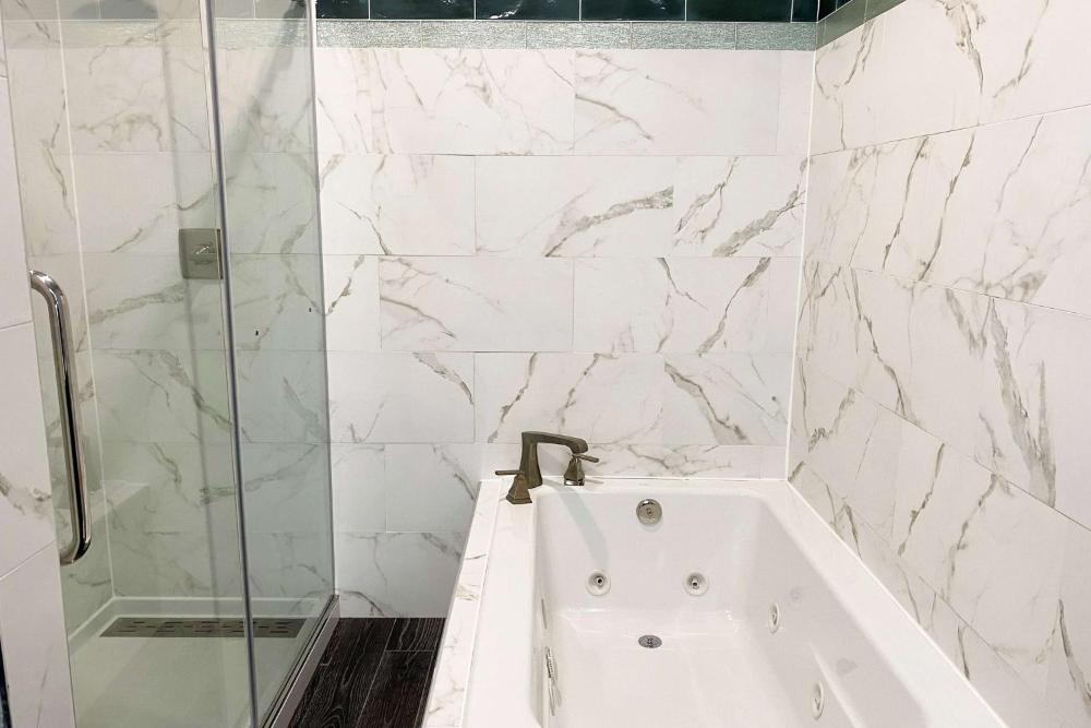 King Room with Jacuzzi interior