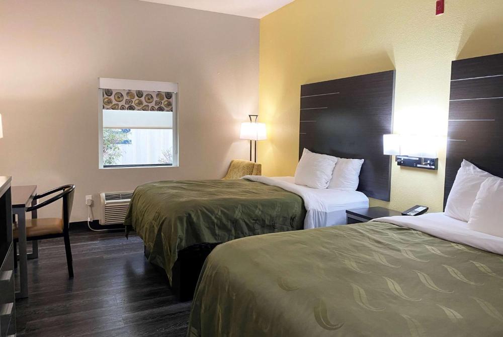 2 Queen Beds, Mobility Accessible Room, Bathtub w/ Grab Bars, Non-Smoking interior